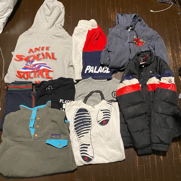 Lot of 9 Designer Clothing Items - Patagonia, Gucci, Moncler, ETC - Picture 3 of 10
